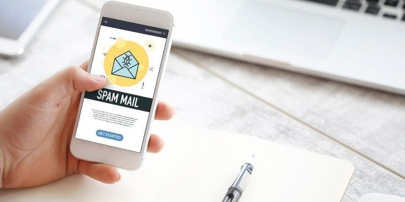 Téléphone avec mail spam