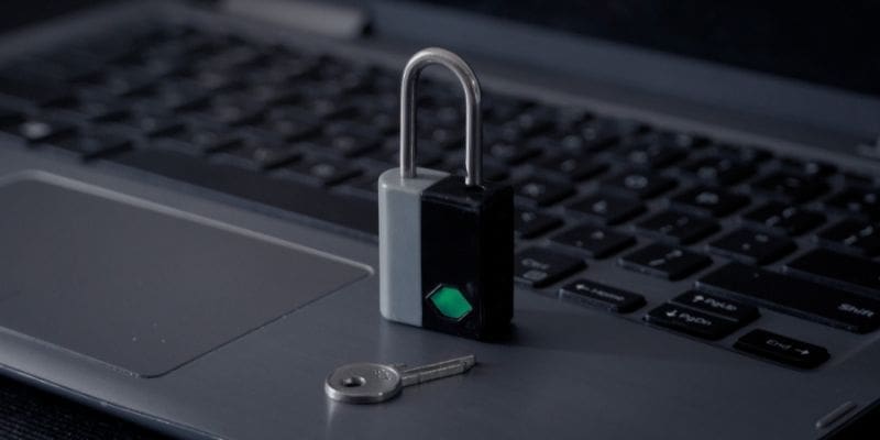 cadenas sur un ordinateur pour mettre en avant la cybersécurité